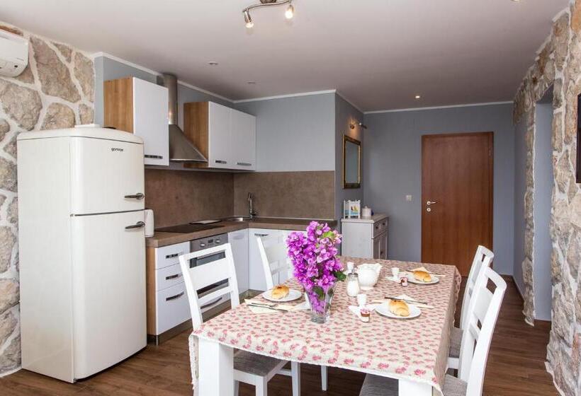 1 Bedroom Apartment with Terrace Sea View, Apartments Villa Mirjana