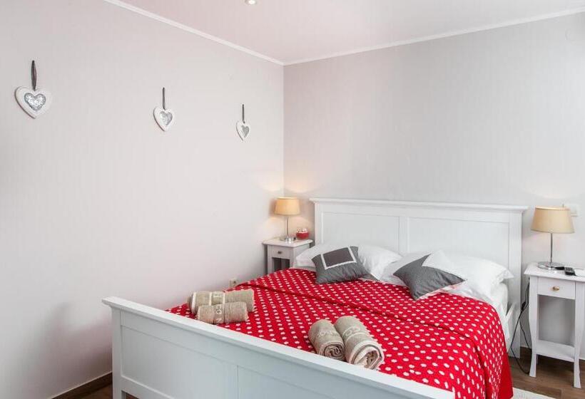 استودیوی استاندارد با چشم‌انداز دریا, Apartments Villa Mirjana
