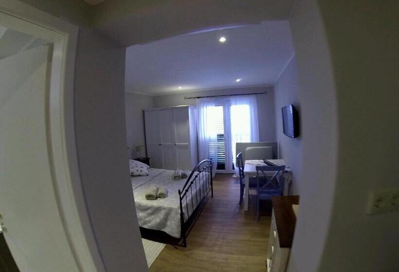 Comfort studio with sea view, Apartments Villa Mirjana