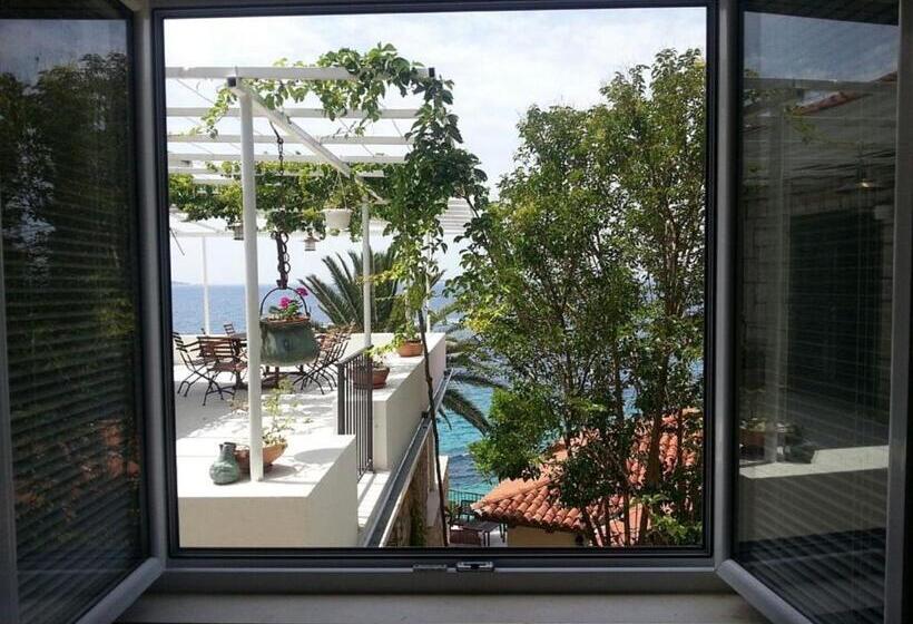 آپارتمان 1 خوابه با چشم‌انداز جانبی دریا, Apartments Villa Mirjana