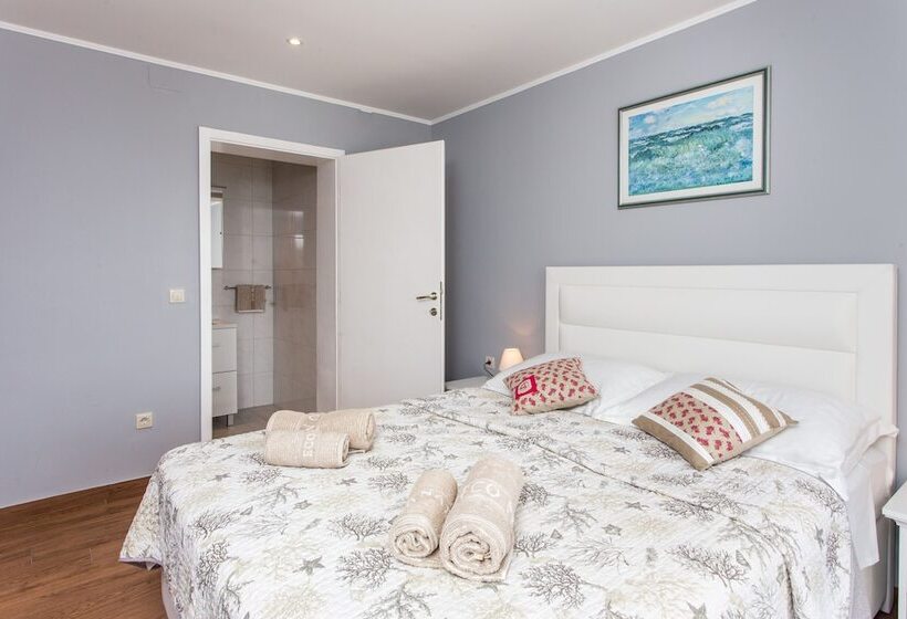1 Bedroom Apartment with Terrace Sea View, Apartments Villa Mirjana