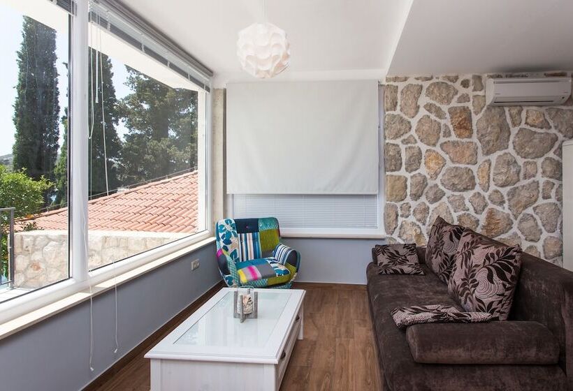 1 Bedroom Apartment with Terrace Sea View, Apartments Villa Mirjana