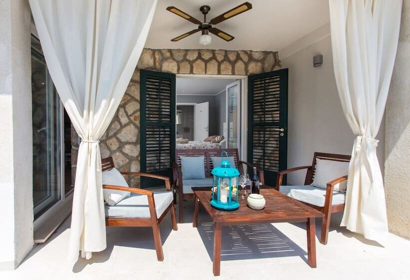 1 Bedroom Apartment with Terrace Sea View, Apartments Villa Mirjana