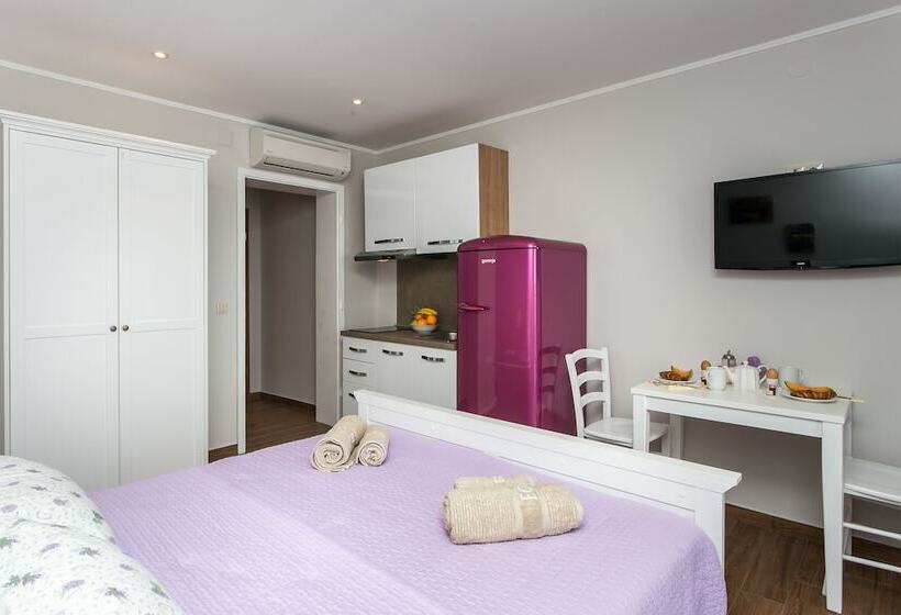 استودیوی استاندارد با چشم‌انداز دریا, Apartments Villa Mirjana