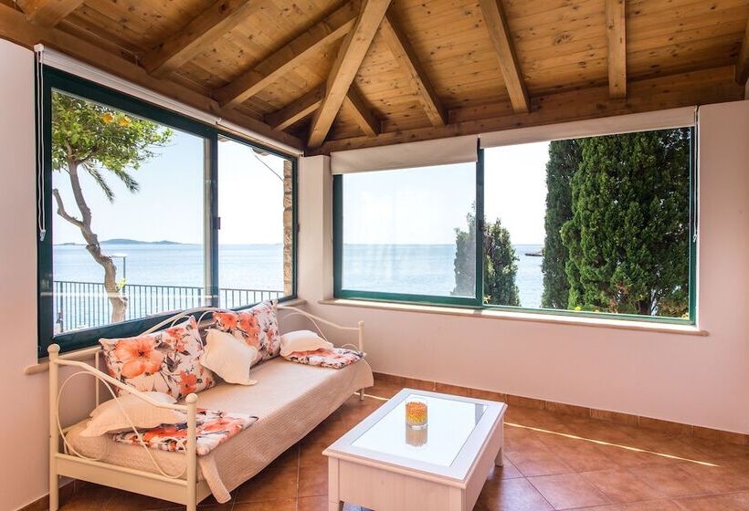 1 Bedroom Apartment with Terrace Sea View, Apartments Villa Mirjana