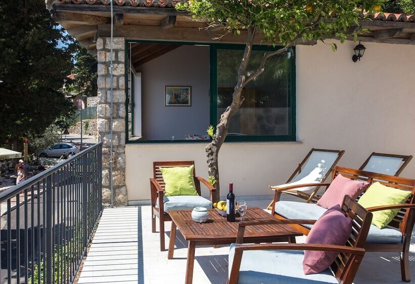 1 Bedroom Apartment with Terrace Sea View, Apartments Villa Mirjana