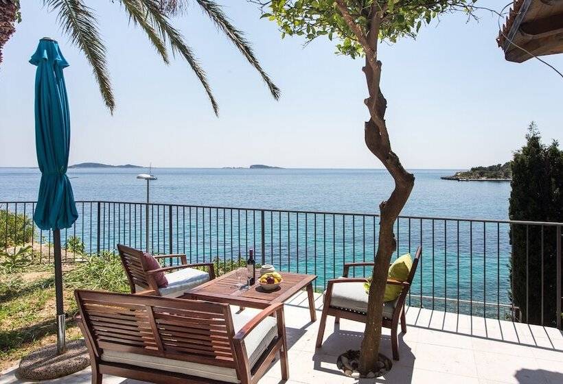 1 Bedroom Apartment with Terrace Sea View, Apartments Villa Mirjana