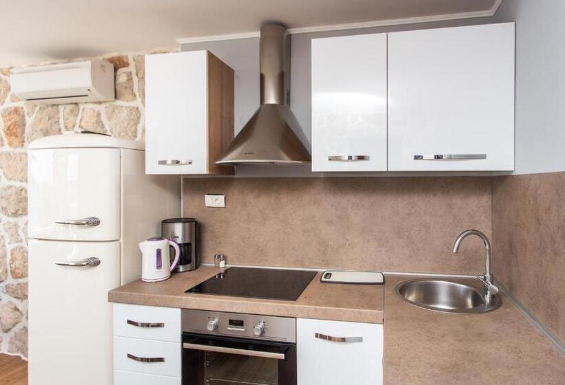 1 Bedroom Apartment with Terrace Sea View, Apartments Villa Mirjana