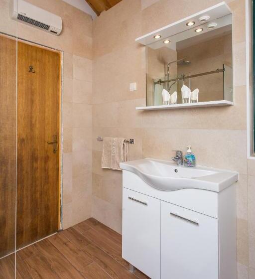 آپارتمان 1 خوابه با تراس, Apartments Villa Mirjana