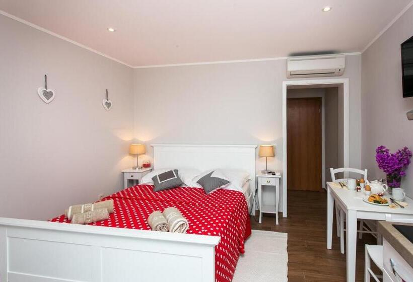 استودیوی استاندارد با چشم‌انداز دریا, Apartments Villa Mirjana