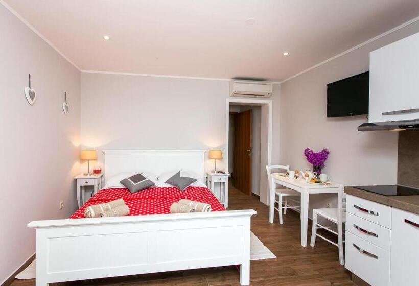 استودیوی استاندارد با چشم‌انداز دریا, Apartments Villa Mirjana