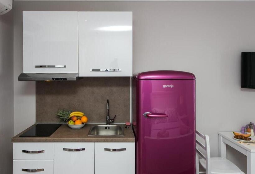 استودیوی استاندارد با چشم‌انداز دریا, Apartments Villa Mirjana