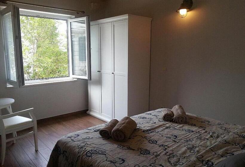 آپارتمان 1 خوابه با چشم‌انداز جانبی دریا, Apartments Villa Mirjana