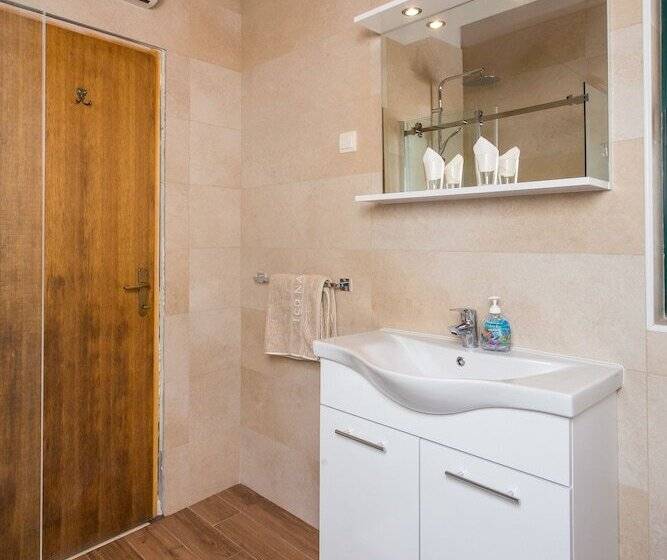 1 Bedroom Apartment with Terrace Sea View, Apartments Villa Mirjana