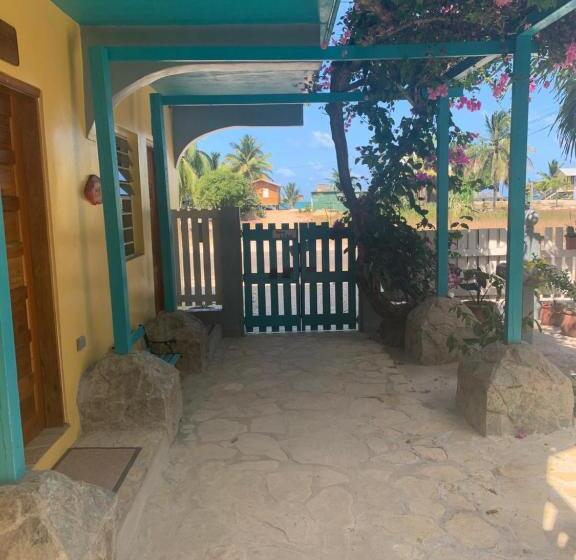 デラックスルーム, All Seasons Belize