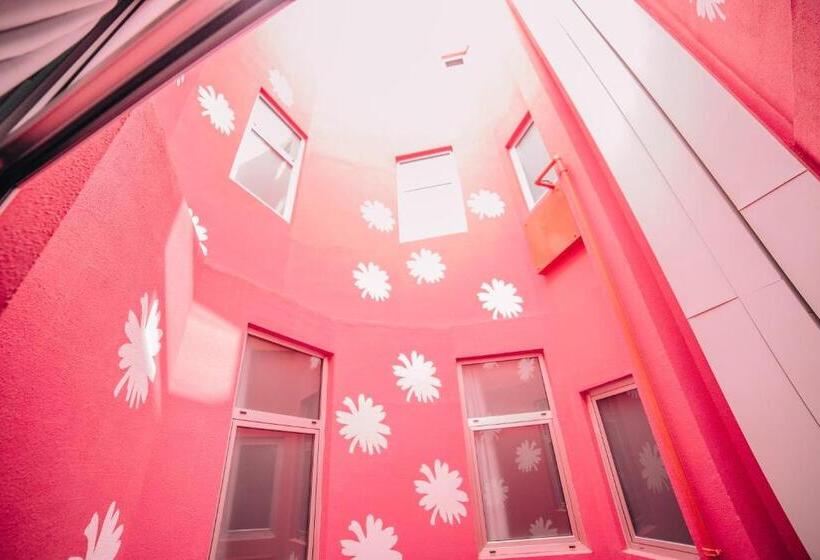 インサイドのスタンダードスタジオ, Mannix Urban Apartments