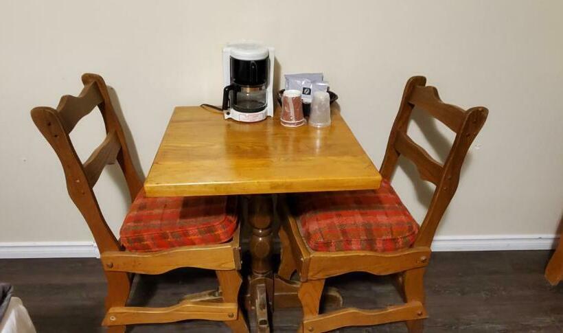 エコノミールーム, Agassiz Park Lodge