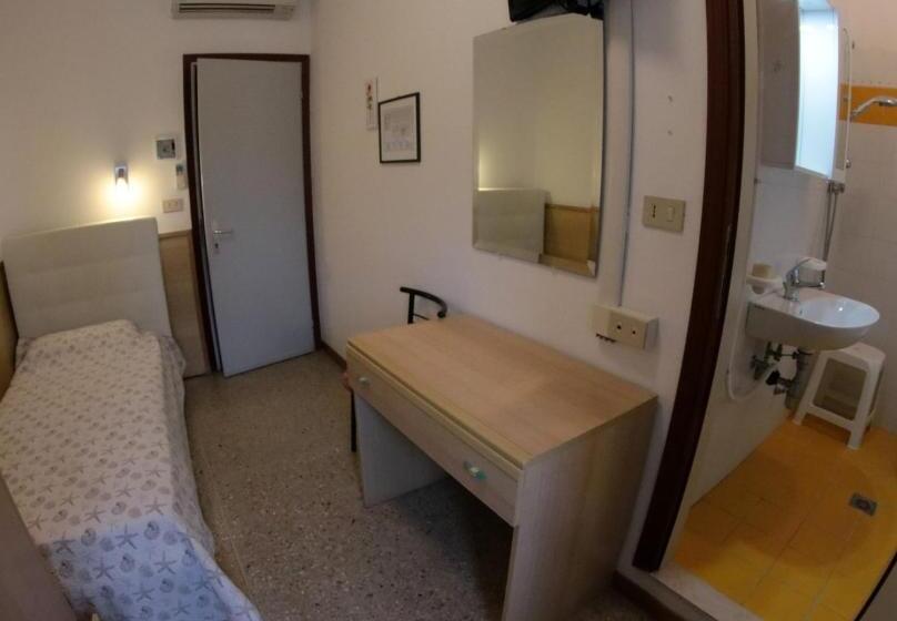 标准单人间, Albergo Rosa