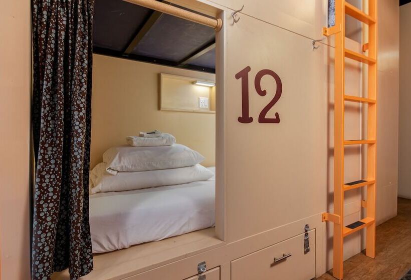 공동 객실, The Bunkhouse