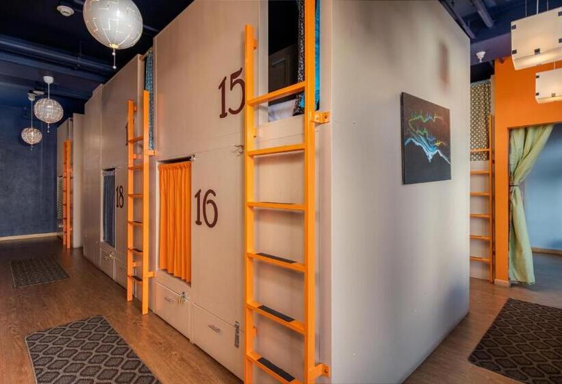 공동 객실, The Bunkhouse