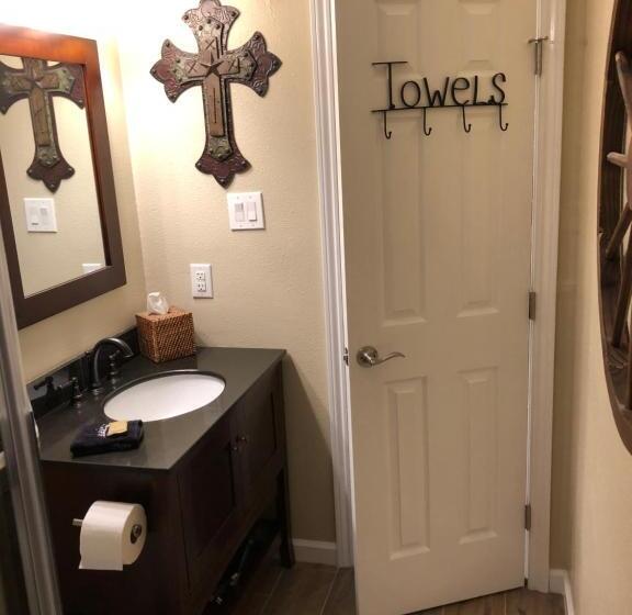 Люкс 2 Спальни, Maple Creek Bed&breakfast