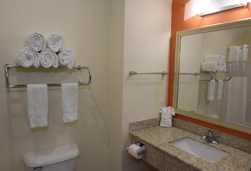 اتاق لوکس سه تخته, Home Away Kitchen Suites Enid