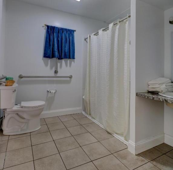 חדר סטנדרט מותאם לאדם עם מוגבלויות, Brookside Inn & Cottages