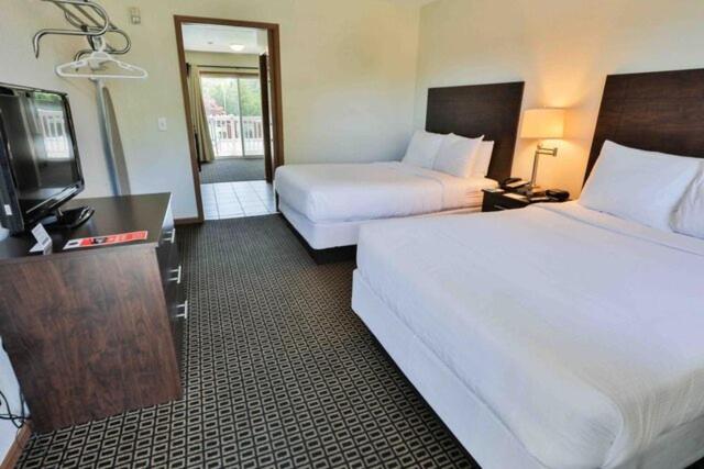 Полулюкс с Балконом, Nader S Motel & Suites