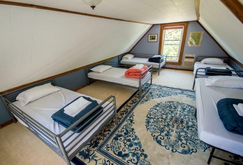 Кровать в Общей Комнате, The Notch Hostel