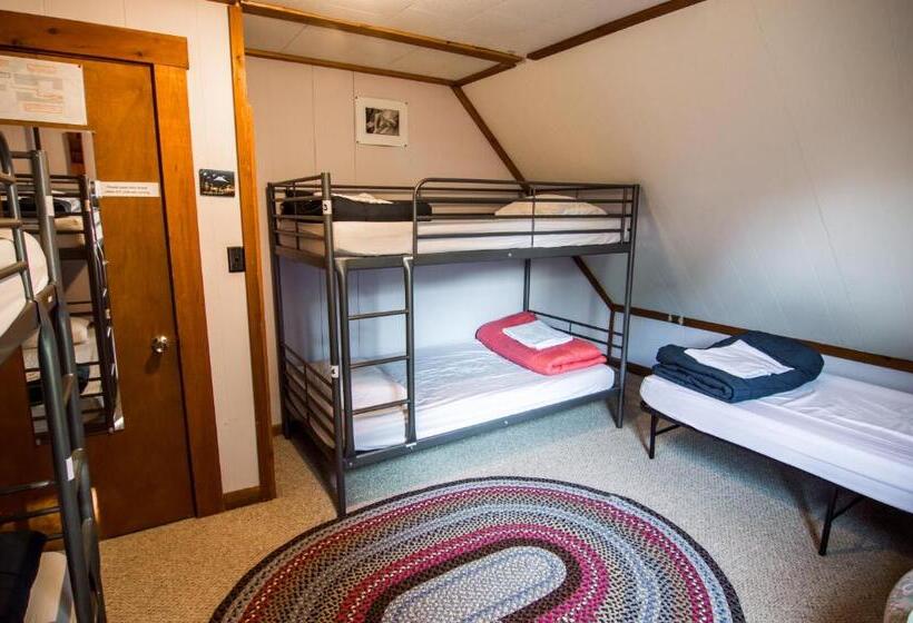 Кровать в Общей Комнате, The Notch Hostel
