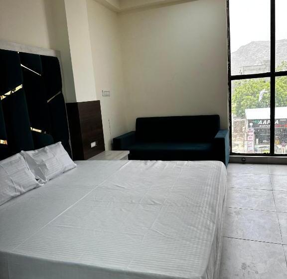 Номер Стандарт, Golden Oasis Near Danik Bhaskar Office