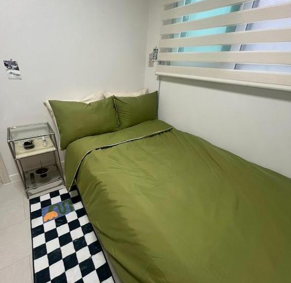 غرفة عائلية, Maison Yyy