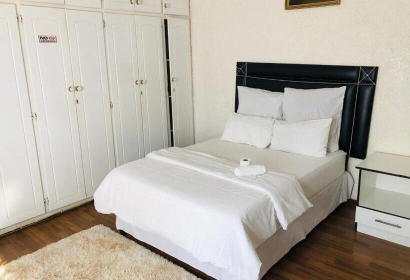اتاق استاندارد, Mukwano Guesthouse