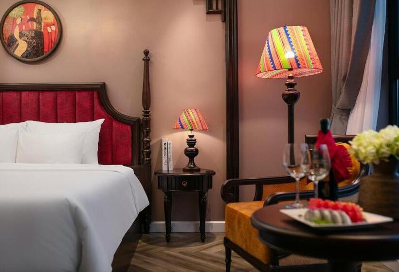 مجموعه ویستا شهر, Acoustic Premium Hotel & Spa