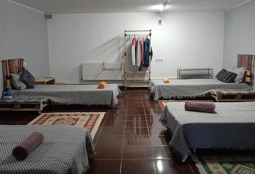 تختخواب در اتاق مشترک, Coworking & Coliving Gumbrini