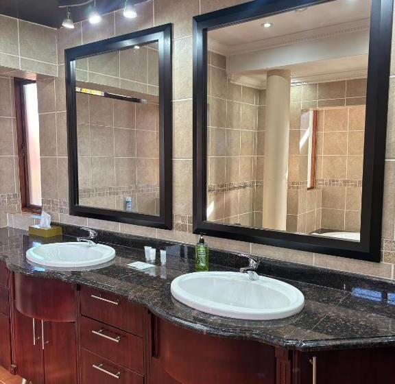 Люкс Deluxe Кровать Кинг, Accommodation Bedfordview   Hethersett Guesthouse