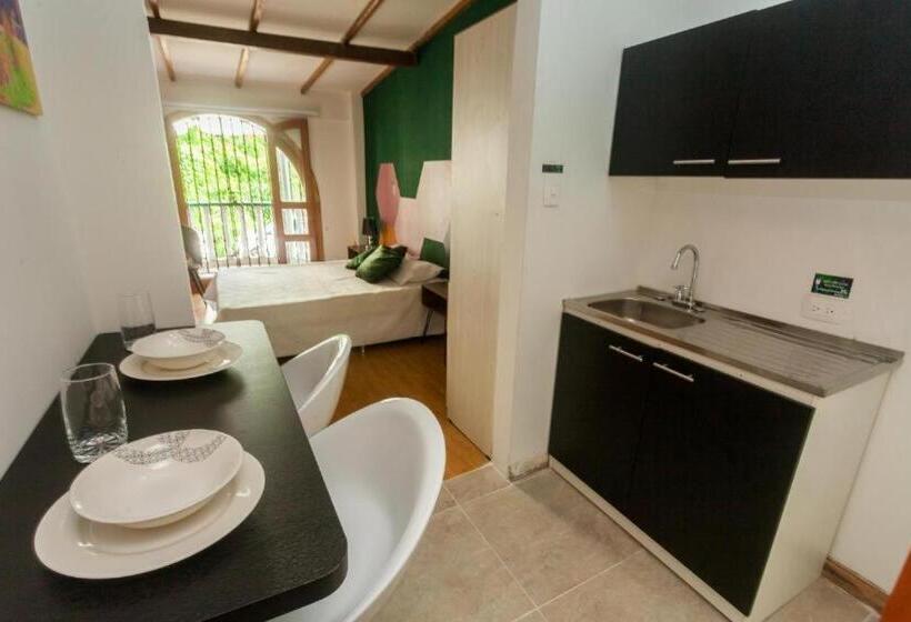 اتاق استاندارد سه تخته با بالکن, Albore Hostel Pereira