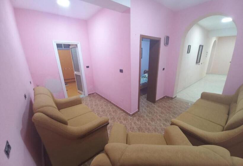 تختخواب در اتاق مشترک, Miri Hostel