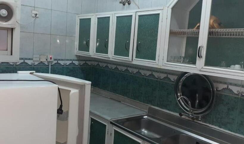 דירת שלושה חדרים, ليالي السامر للشقق المخدومة