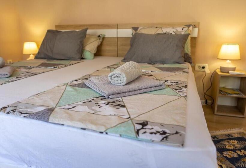 استودیوی لوکس, Kaldrma Guesthouse