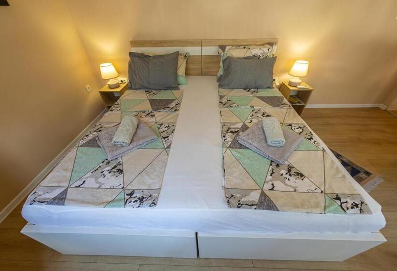 استودیوی لوکس, Kaldrma Guesthouse