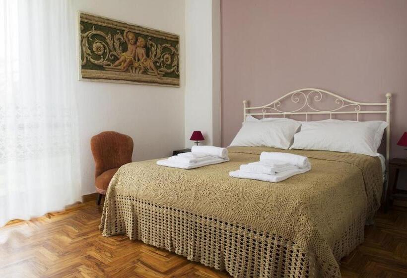 Стандартный внешний трехместный номер с ванной комнатой, Rooms Villa Bergamo Airport
