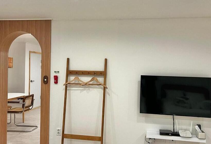 اتاق استاندارد چهار تخته, Yeosu Solstay Hostel