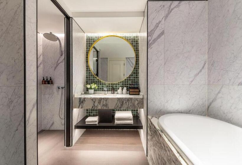 Club Room King Bed, Jinglai Bushe Hotel Bund Nanjing West Road Shanghai