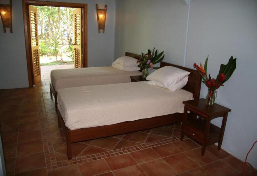 غرفة ديلوكس ثلاثية مطلة على البحر, Bluff Beach Retreat