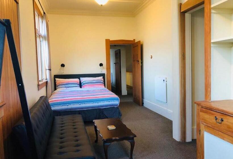 Quarto Deluxe, Penmarric House   Self Check In