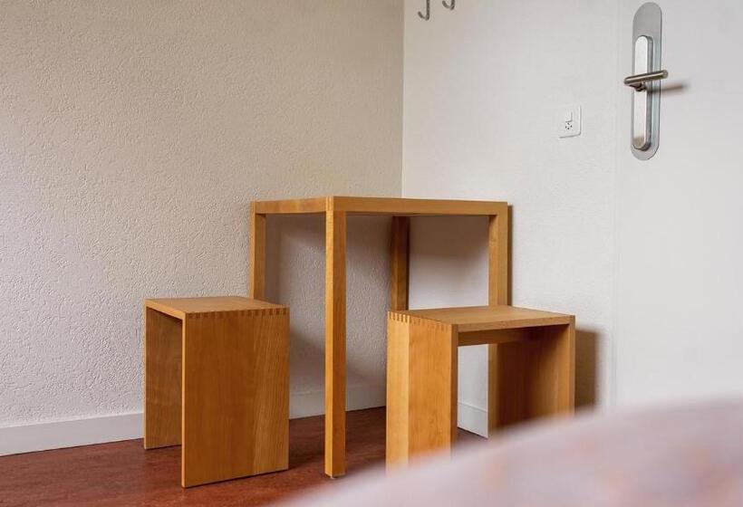 带共用浴室的标准房间, St. Gallen Youth Hostel