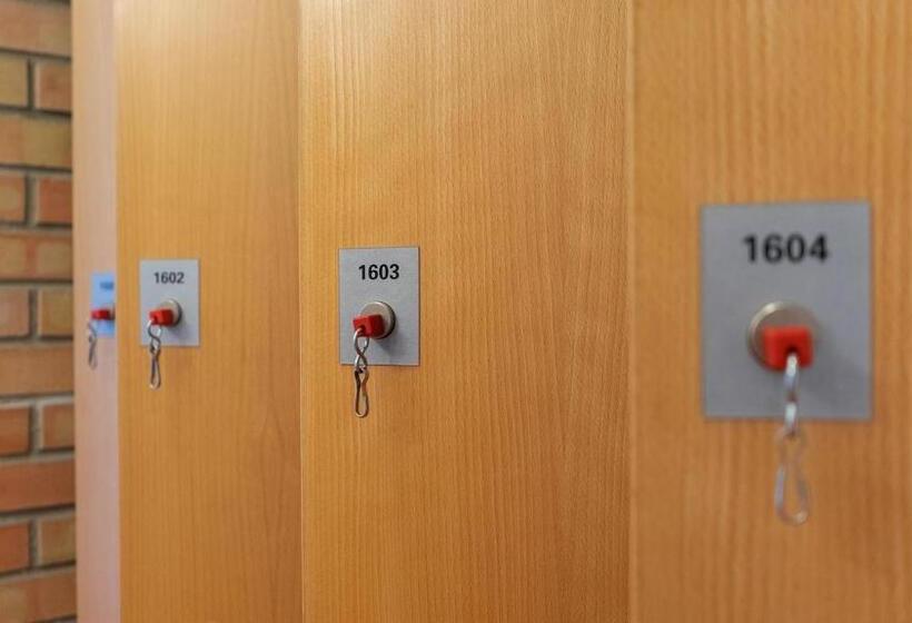 标准四人间共用浴室, St. Gallen Youth Hostel