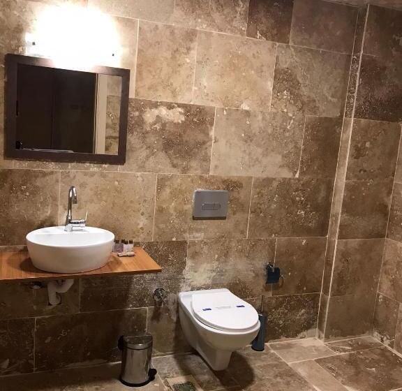 Quarto Estandar, Hydros Cave Suit