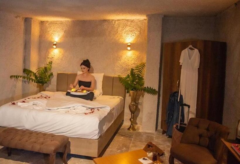 Quarto Estandar, Hydros Cave Suit